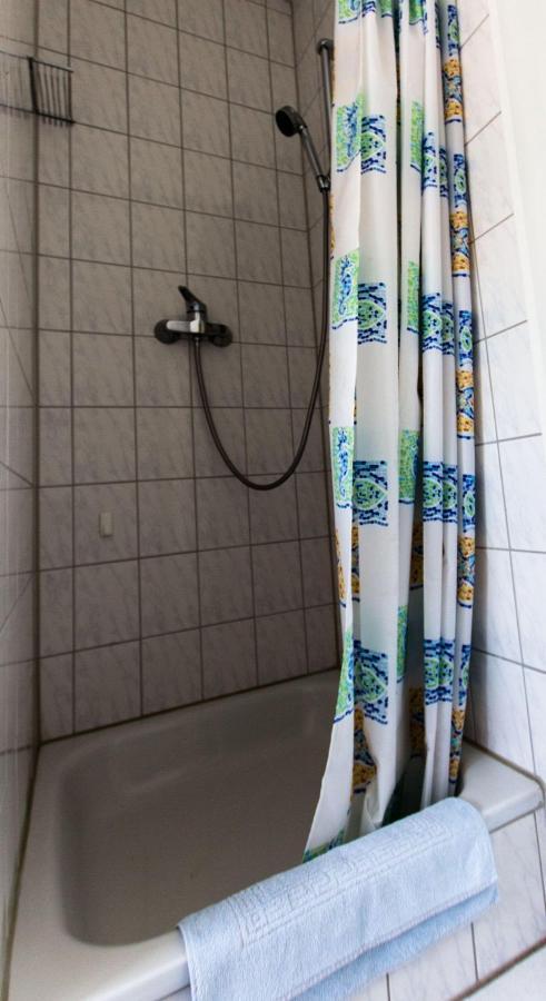Ferienwohnungen-Neue-Tiefe-Wohnung-Kleiderbuegel Neue Tiefe Fehmarn Экстерьер фото